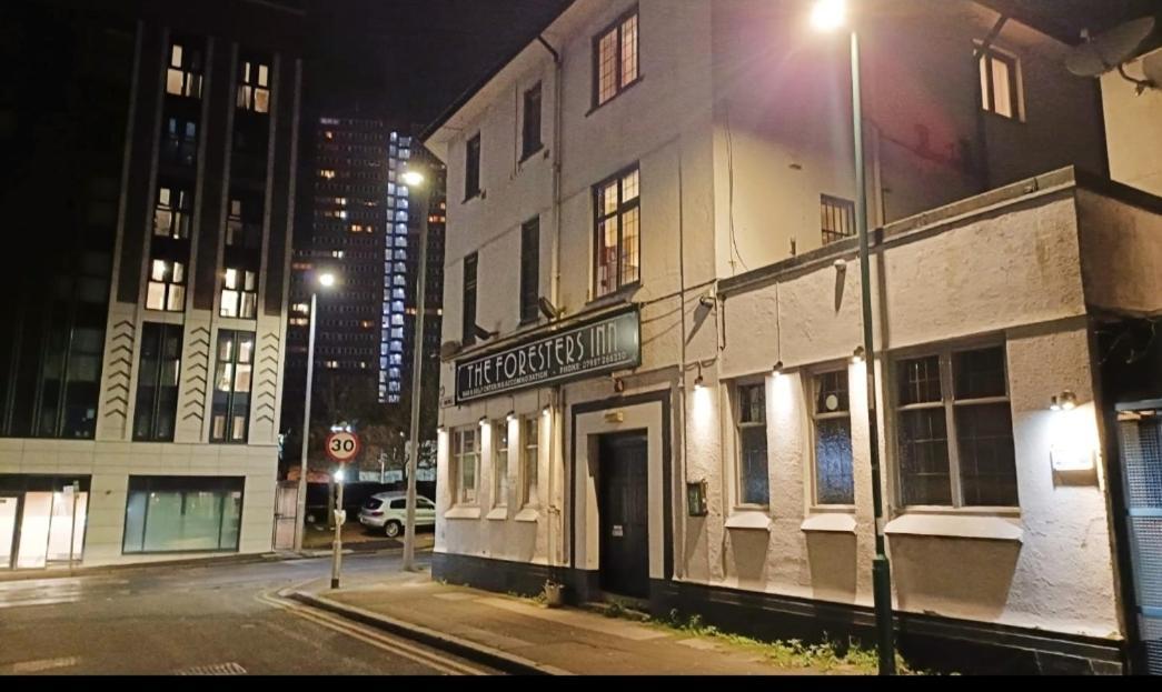 Foresters Inn Apartment - City Centre By Victoria Centre Shopping Centre - Your Own 5 Double Bedrooms Private Apartment With 3 Bathrooms And Full Kitchen To Cook As You Would At Home - Outdoor Parking For Cars Or Vans At Five Pounds A Day 诺丁汉 外观 照片